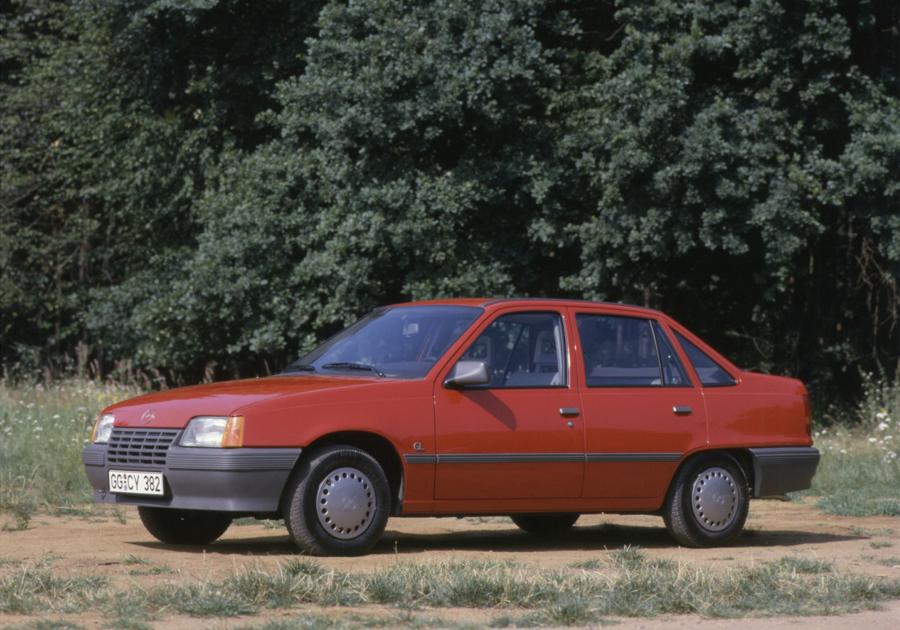 Opel Kadett GL Sedan (E) 1985 года  (фото 20 из 27)